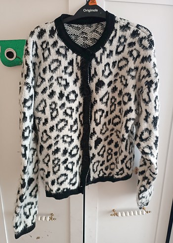 Kahverengi Leopar Desenli Kısa Hırka - Görsel 3