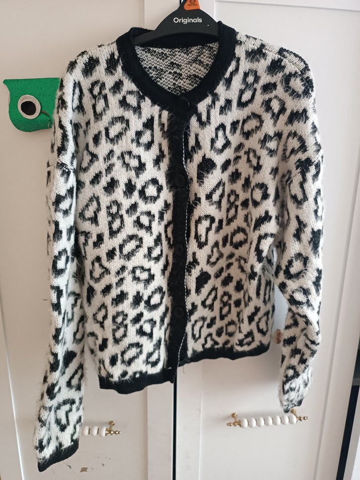 Kahverengi Leopar Desenli Kısa Hırka - Görsel 3