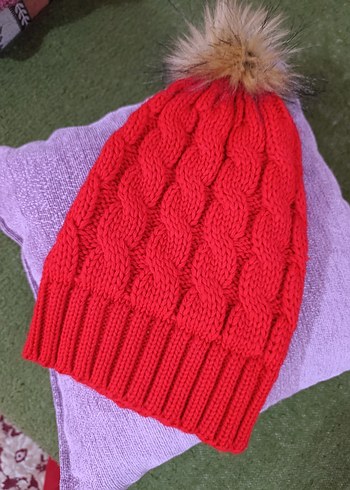 Ponponlu Kırmızı Örgü Kadın Bere - Görsel 2