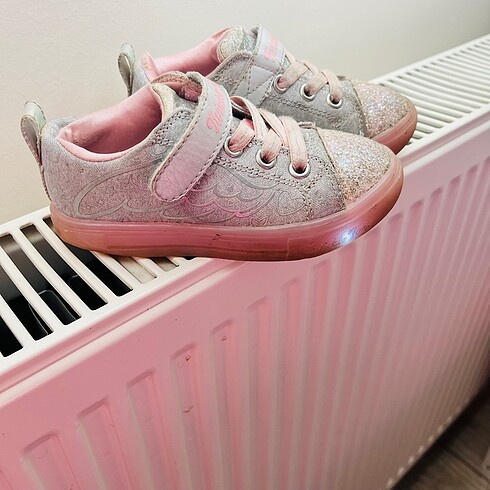 Skechers Gözüktüğü gibi