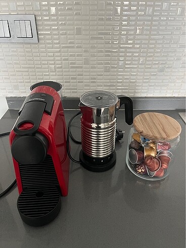 Nespresso Nespresso kahve makinesi + süt köpürtücü