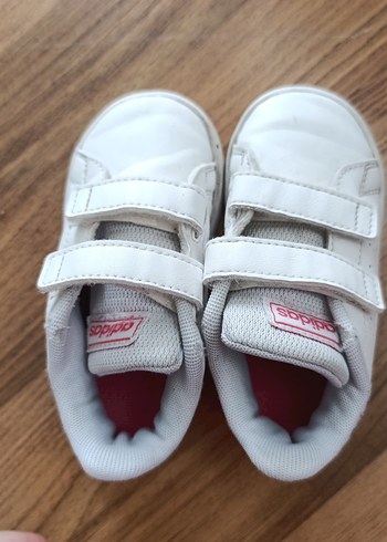 22 Beden beyaz Renk Kız Çocuk Beyaz Adidas Cırt Cırtlı Spor Ayakkabı