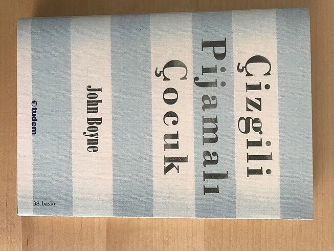 Çizgili Pijamalı Çocuk