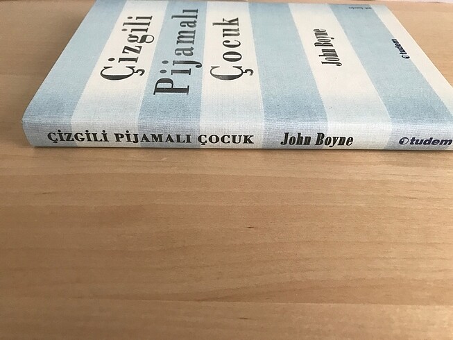  Çizgili Pijamalı Çocuk