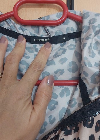 Leopar Desenli Kapüşonlu Kadın Yağmurluk - Görsel 5