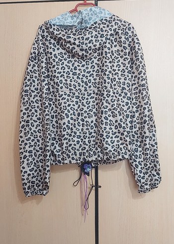 Leopar Desenli Kapüşonlu Kadın Yağmurluk - Görsel 7