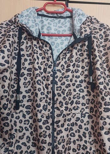 Leopar Desenli Kapüşonlu Kadın Yağmurluk - Görsel 6