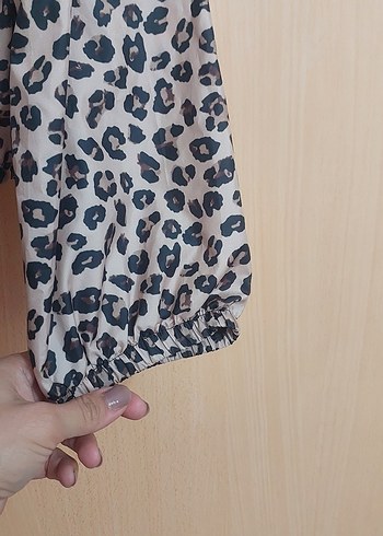 Leopar Desenli Kapüşonlu Kadın Yağmurluk - Görsel 4