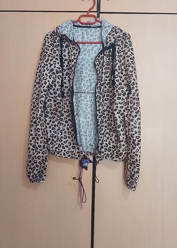 Leopar Desenli Kapüşonlu Kadın Yağmurluk - Görsel 2