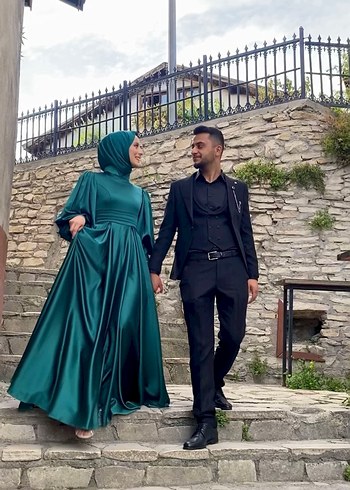 Abiye Uzun zümrüt yeşili Drapeli Tesettür Elbisesi