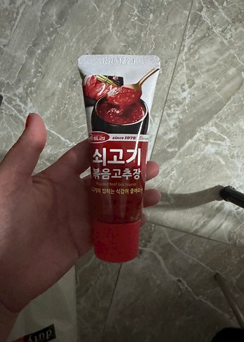 Kırmızı Biber Sosu Tüpü