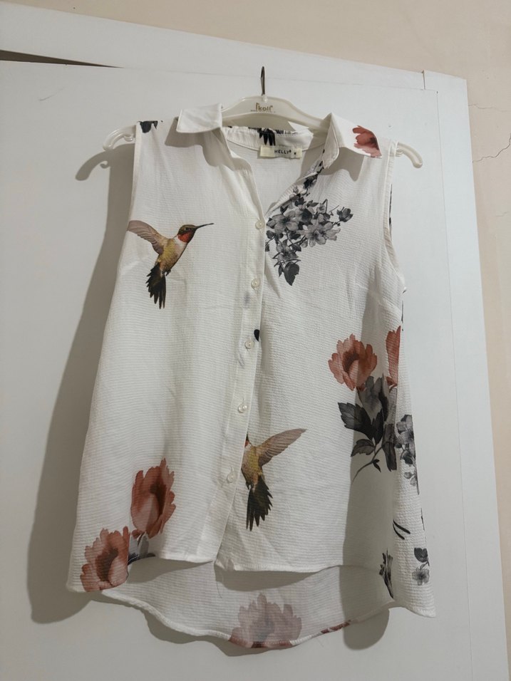 Bohem Tarzı Çiçekli Beyaz Kolsuz Gömlek - Görsel 3