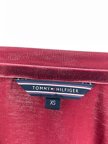 xs Beden bordo Renk Tommy Hilfiger T-shirt %70 İndirimli.