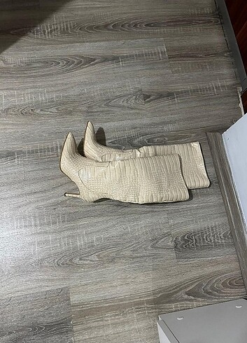 37 Beden Crocodile desenli çizme 