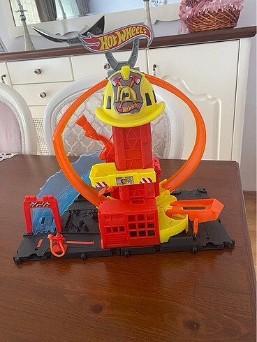 Hotwheels itfaiye istasyonu