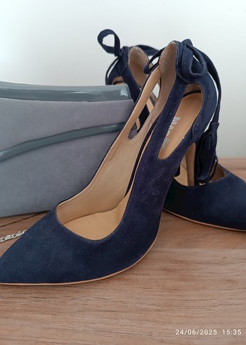 Zincir Detaylı Mavi Süet Stiletto - Görsel 2