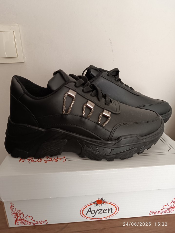Siyah Bağcıklı Kadın Spor Ayakkabı - Görsel 2