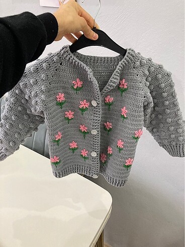 4 Yaş Beden Çiçekli çocuk hırkası Alize cottonla örüldü