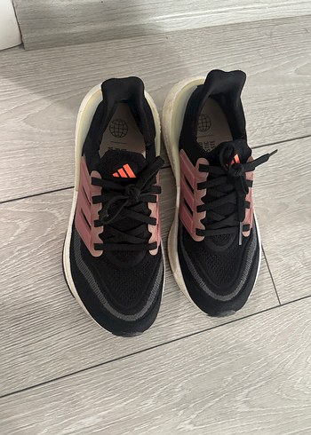 36,5 Beden Adidas ultraboost koşu ayakkabısı