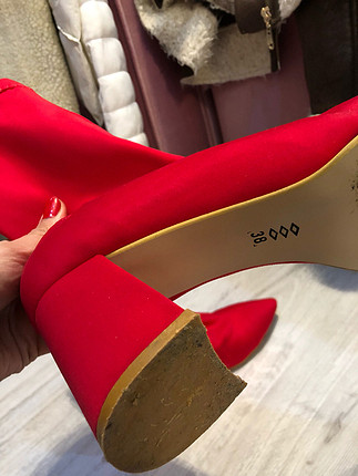 Pelinin Ayakkabıları Kırmızı çorap çizme