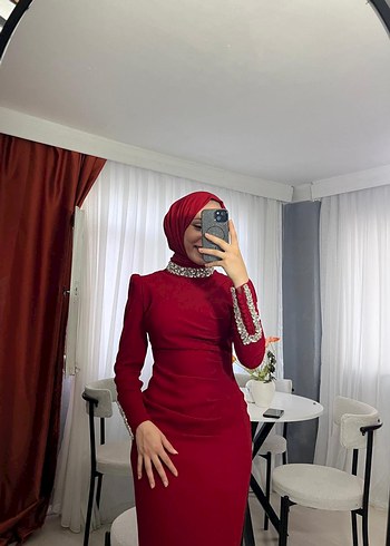Uzun Kollu Kırmızı Drapeli tesettür Abiye Elbise