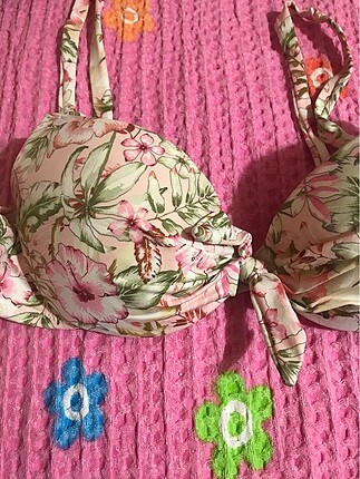 Hm çiçekli bikini üstü