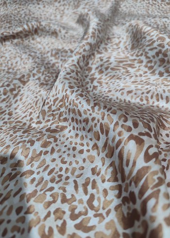 Bej Leopar Desenli ipek Eşarp - Görsel 2