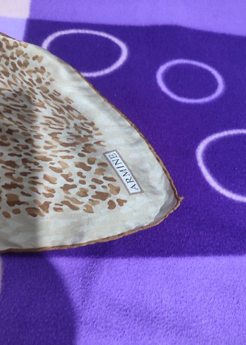 Bej Leopar Desenli ipek Eşarp - Görsel 3