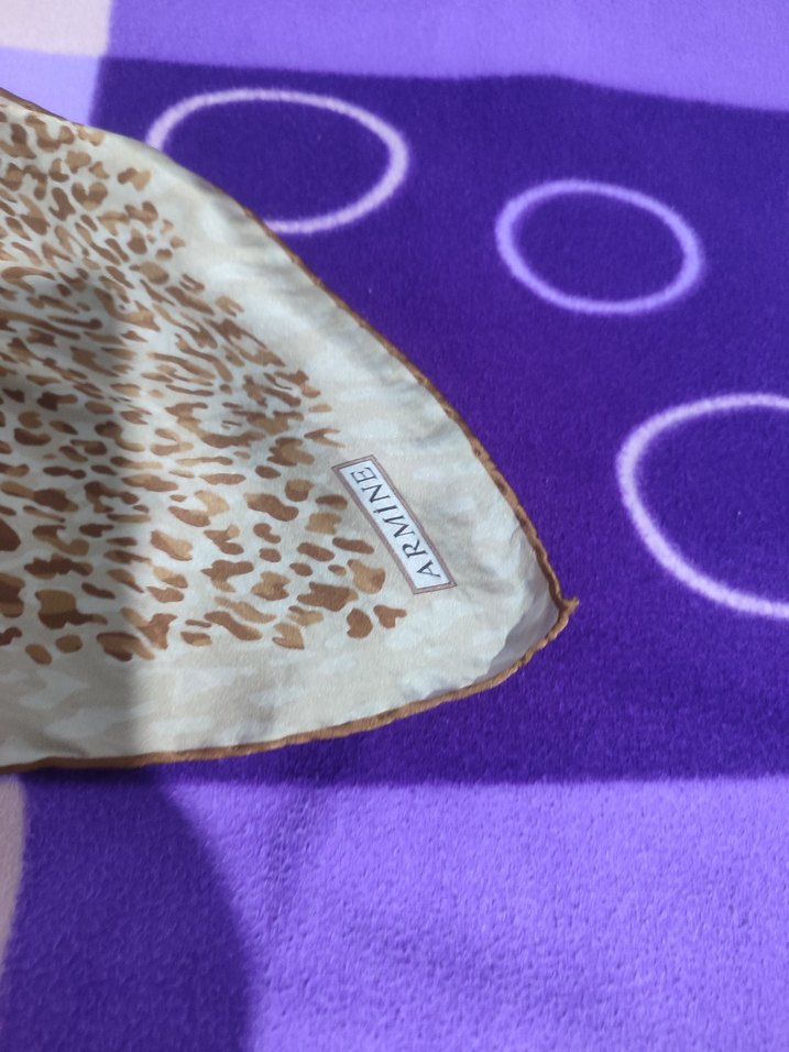 Bej Leopar Desenli ipek Eşarp - Görsel 3