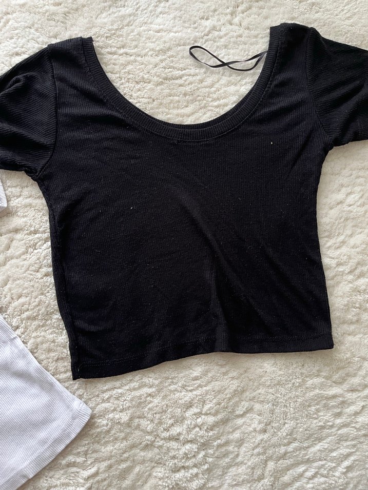 Kısa Kollu Beyaz ve Siyah kısa kollu badi - Görsel 3