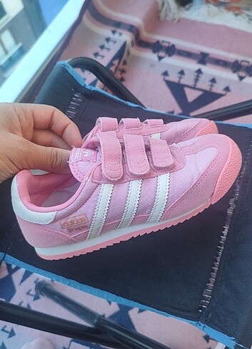 Adidas dragon