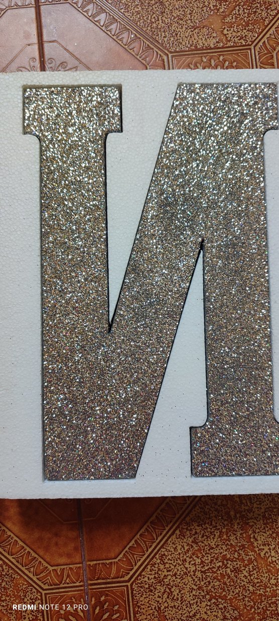 SIMLI GUMUŞ  RENK ONE YAZILI AYAKLI PANO - Görsel 3