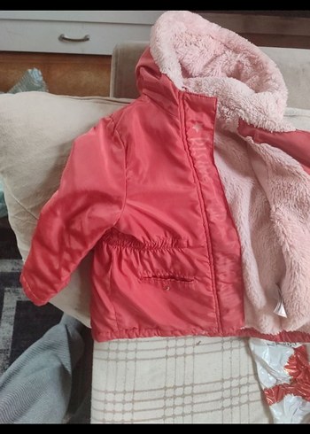 Kapüşonlu Düğmeli Kız Çocuk Montu - Görsel 3