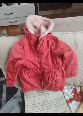 Kapüşonlu Düğmeli Kız Çocuk Montu - Görsel 2