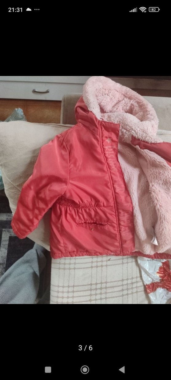 Kapüşonlu Düğmeli Kız Çocuk Montu - Görsel 3