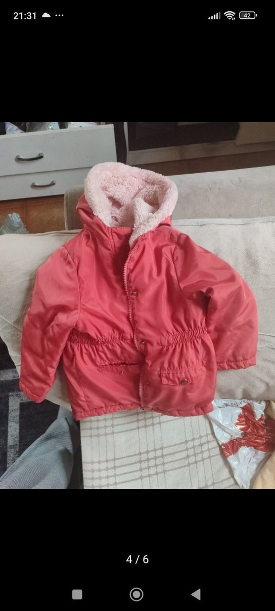 Kapüşonlu Düğmeli Kız Çocuk Montu - Görsel 2