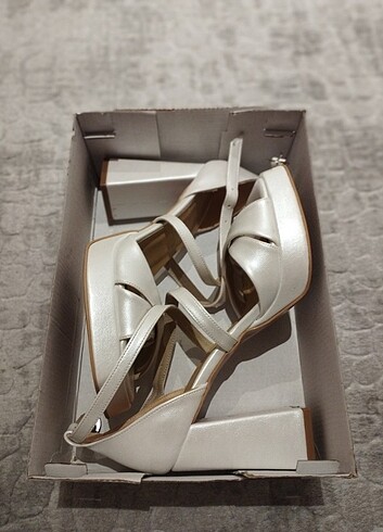 Zara Gelinlik ayakkabisi beyaz platform abiye