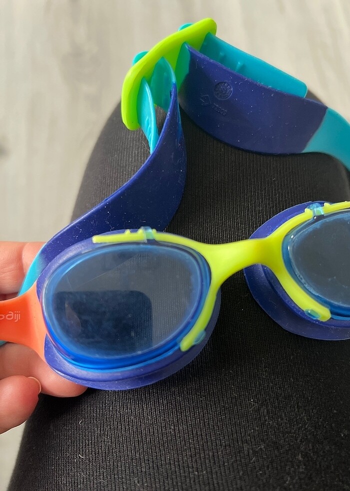 Ufak tefek çizikler var ama görmeye engel değil - Görsel 3