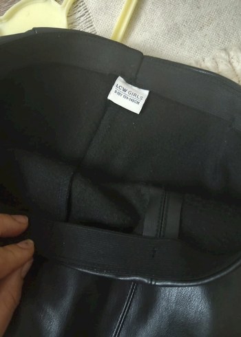 Kadın Siyah Deri Kemerli Pantolon - Görsel 3