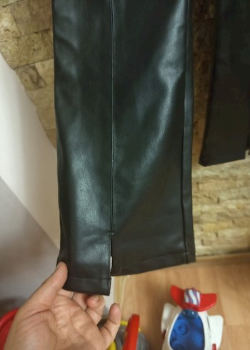 Kadın Siyah Deri Kemerli Pantolon - Görsel 2