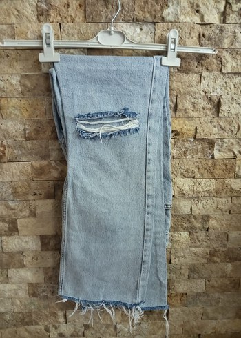 **Gri Yırtık Detaylı Bol Kesim Kadın Kot Pantolon** - Görsel 3