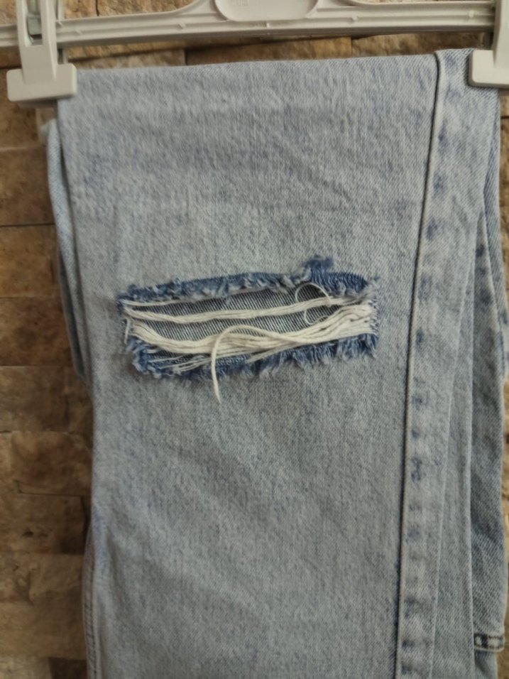 **Gri Yırtık Detaylı Bol Kesim Kadın Kot Pantolon** - Görsel 2