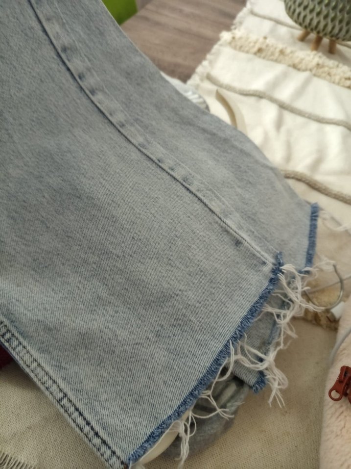 **Gri Yırtık Detaylı Bol Kesim Kadın Kot Pantolon** - Görsel 4