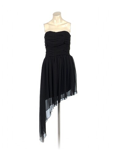 PreLoved Kısa Elbise %70 İndirimli.
