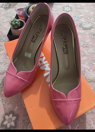 Pembe stiletto