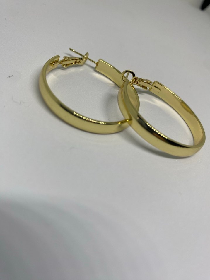 Altın Renkli Midi Halkalı Küpe - Görsel 4