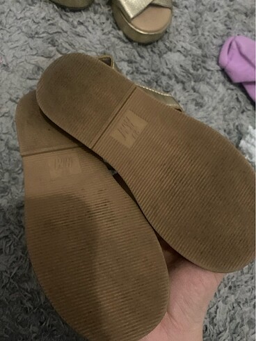 H&M H&M gold sandalet