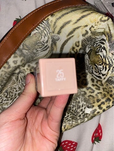 Maybelline Taffy 25