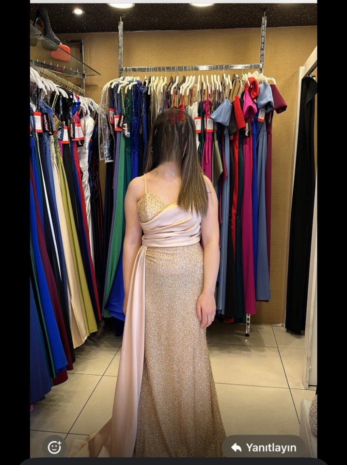 Saten detay taşlı gold elbise - Görsel 2