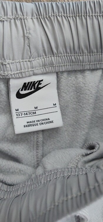 137.147 cm  nıke orijinal eşofman takımıgri renk - Görsel 2